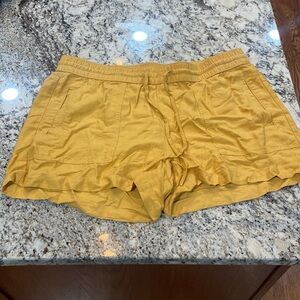 Women’s Maurice’s shorts size Medium
